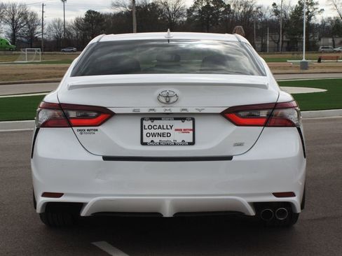 Used 2023 Toyota Camry SE image 3