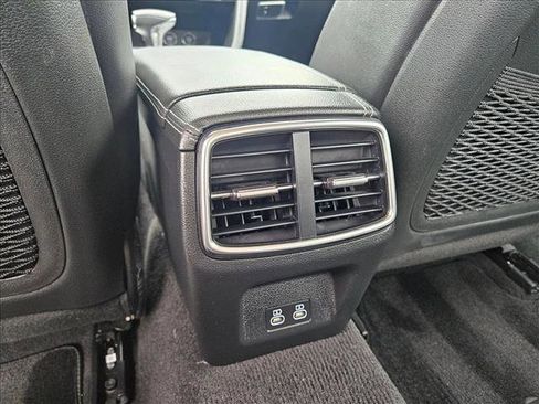 Used 2025 Genesis G70 2.5T image 16