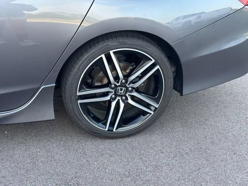 Used 2017 Honda Accord Touring image 9