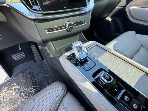 Used 2025 Volvo XC90 B6 Ultra w/ Lounge Package image 32