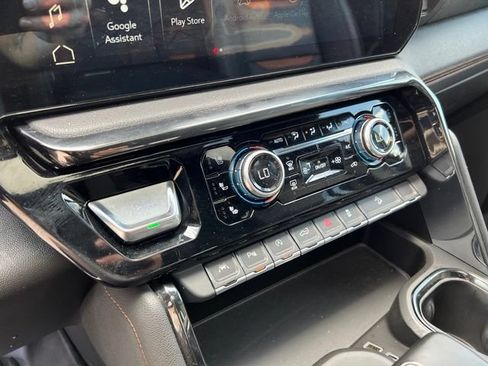Used 2024 GMC Sierra 1500 AT4 w/ Technology Package AWD/4WD image 34