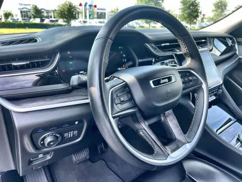 Used 2023 Jeep Grand Cherokee 4WD 4xe image 15