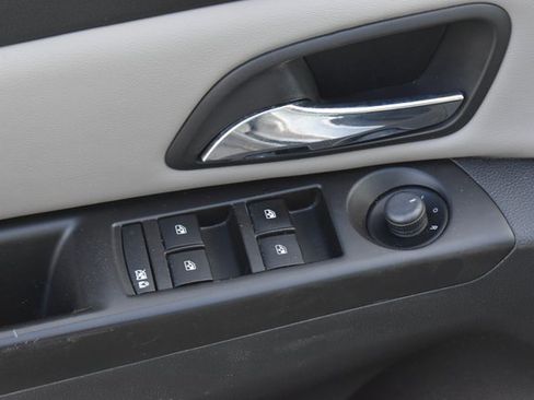 Used 2013 Chevrolet Cruze LT image 12