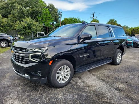Used 2024 Chevrolet Suburban LT AWD/4WD image 3