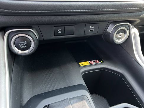Used 2024 Toyota Grand Highlander AWD image 17