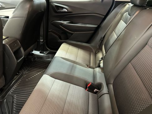 Used 2025 Chevrolet Trax LT w/ LT Convenience Package FWD image 5