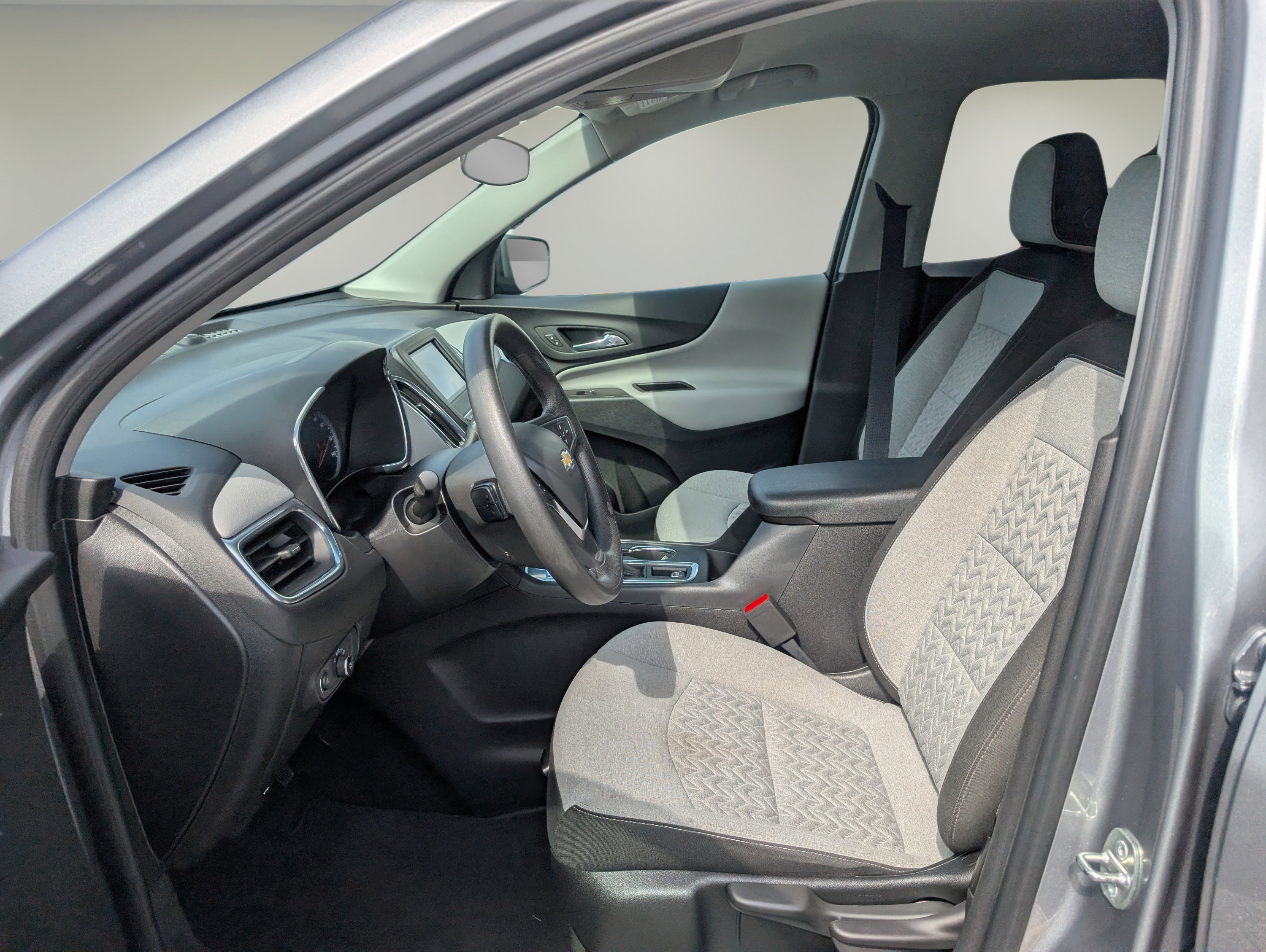 Used 2023 Chevrolet Equinox LS w/ LPO, Cargo Package FWD image 10
