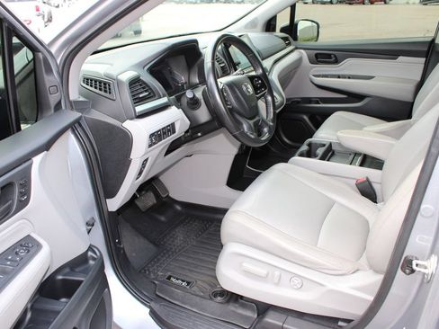 Used 2018 Honda Odyssey Touring image 11