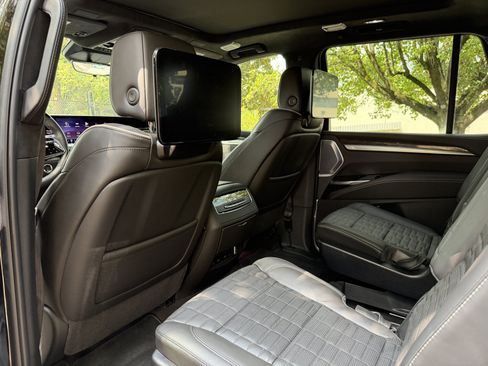 Used 2026 Cadillac Escalade V AWD/4WD image 40