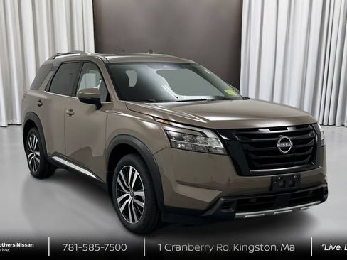 Certified 2024 Nissan Pathfinder Platinum w/ Black Appearance Package AWD/4WD image 3
