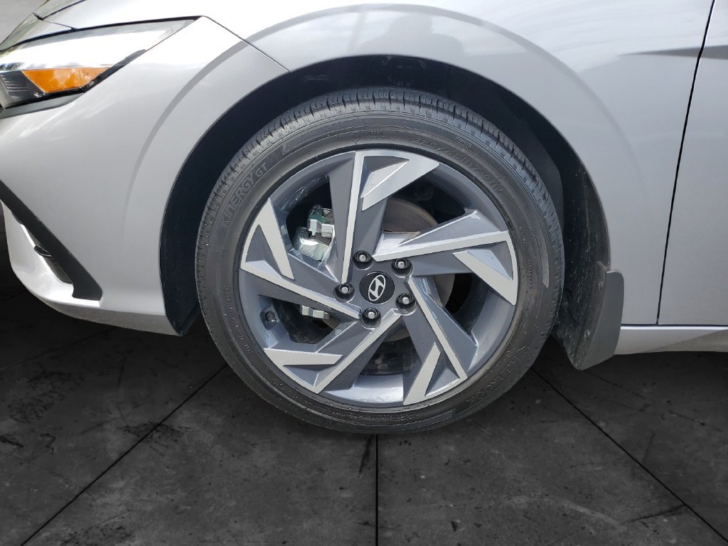 Used 2025 Hyundai Elantra Sport FWD image 14
