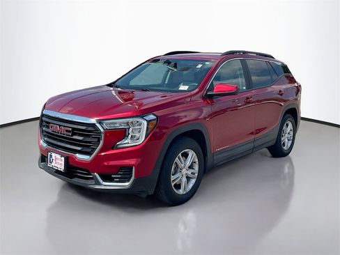 Used 2022 GMC Terrain SLE w/ Driver Convenience Package image 3