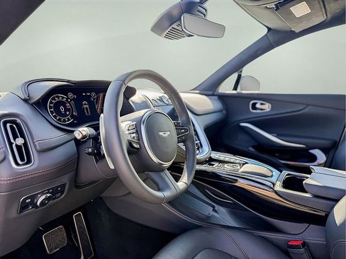 Used 2024 Aston Martin DBX image 22
