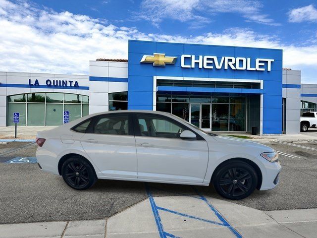 Used 2024 Volkswagen Jetta SE w/ Panoramic Sunroof Package FWD image 9