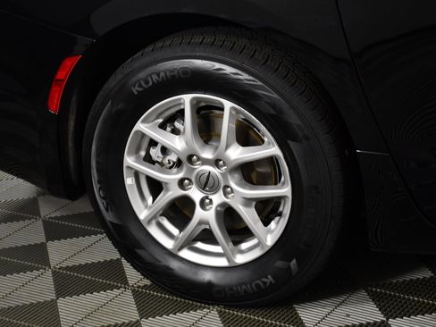 Used 2024 Chrysler Pacifica Touring-L FWD image 53
