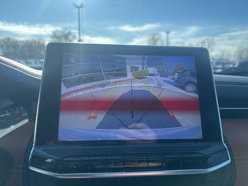 Used 2025 Jeep Compass Limited w/ Sun & Sound Group image 14