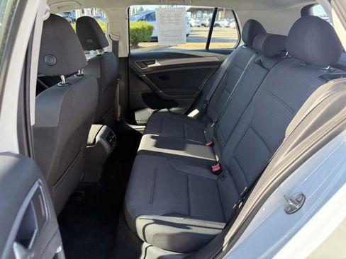 Used 2019 Volkswagen e-Golf SE w/ Driver Assistance Package image 17