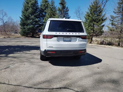 Used 2023 Jeep Wagoneer Series II image 4
