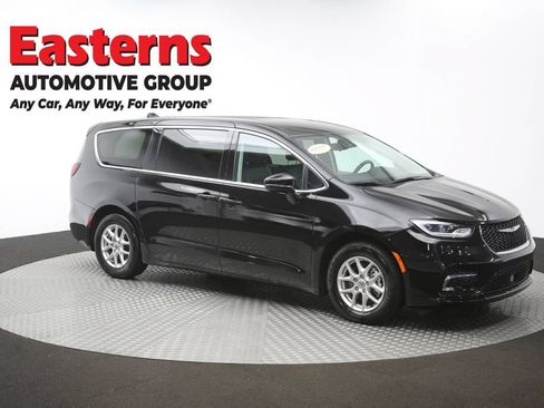 Used 2024 Chrysler Pacifica Touring-L FWD image 47