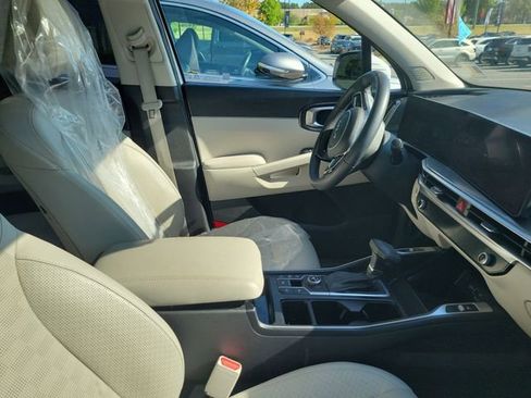 Certified 2025 Kia Sorento S w/ Panoramic Sunroof Package image 10
