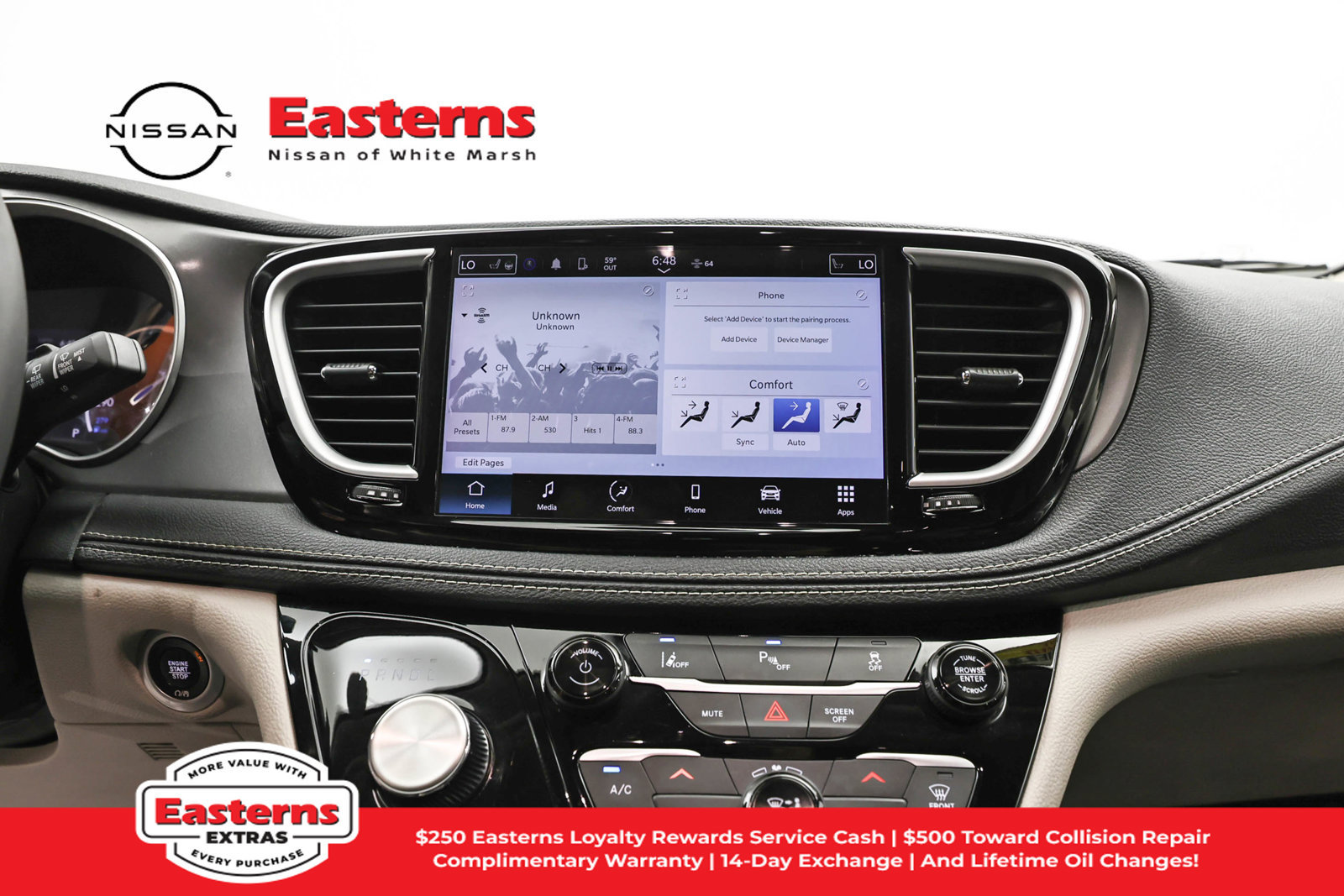 Used 2023 Chrysler Pacifica Touring-L FWD image 12