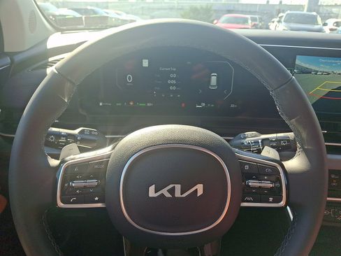 New 2026 Kia Carnival SX image 13