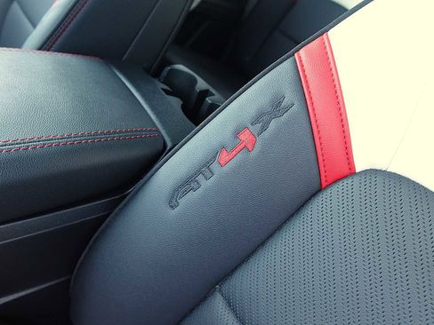 Used 2024 GMC Canyon AT4X AWD/4WD image 14