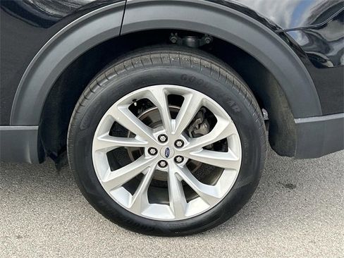 Used 2023 Ford Explorer Platinum w/ Class IV Trailer Tow Package image 12