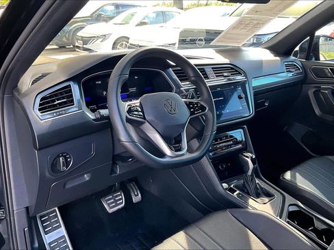 Used 2024 Volkswagen Tiguan SE R-Line image 18