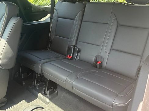 Used 2023 GMC Yukon SLT w/ SLT Premium Package AWD/4WD image 15