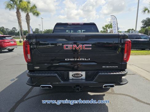 Used 2024 GMC Sierra 1500 Denali AWD/4WD image 4