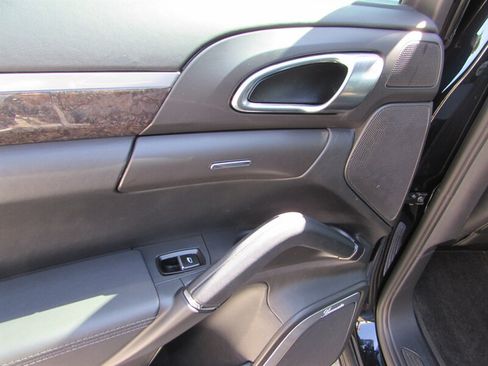 Used 2013 Porsche Cayenne Turbo AWD/4WD image 24