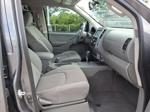Used 2021 Nissan Frontier SV w/ Midnight Edition Floor Mats RWD image 17