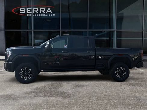 Used 2024 GMC Sierra 2500 AT4X AWD/4WD image 2