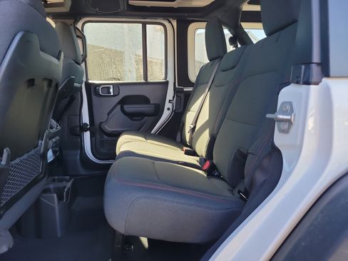 Used 2024 Jeep Wrangler Unlimited Rubicon w/ Technology Group image 11