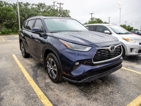 Used 2026 Toyota Highlander XLE AWD/4WD image 5