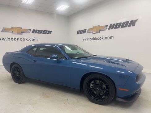 Used 2022 Dodge Challenger GT RWD image 3