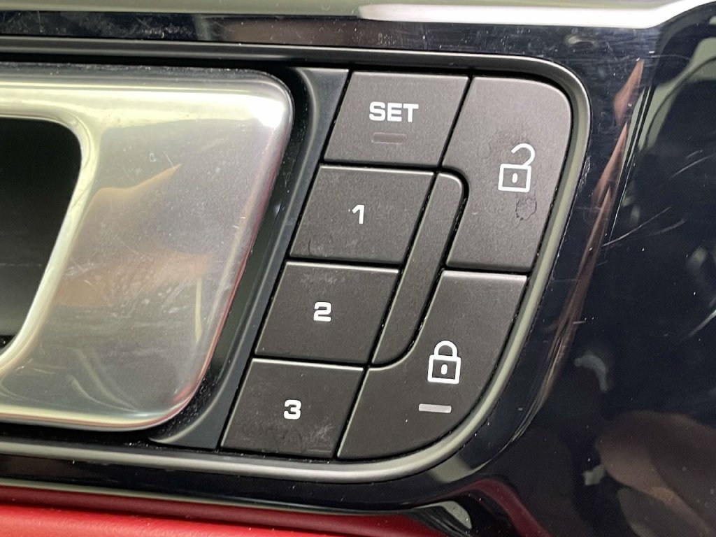 Certified 2023 Porsche Panamera 4 AWD/4WD image 36
