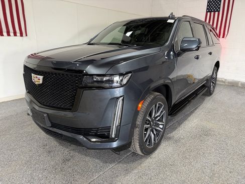 Used 2021 Cadillac Escalade ESV Sport image 3