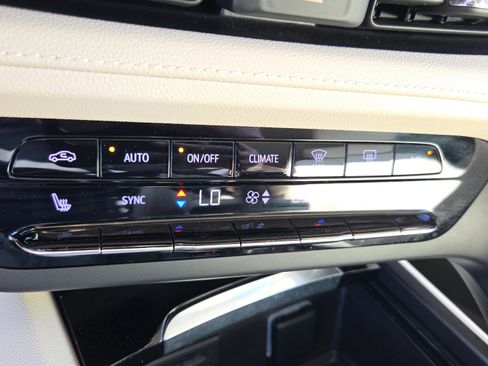 Certified 2022 Buick Envision Essence w/ Technology Package I image 18