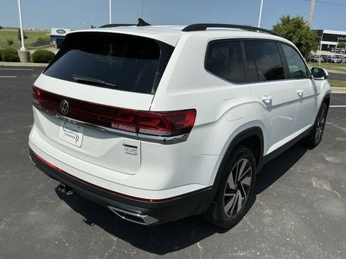 Used 2025 Volkswagen Atlas SE AWD/4WD image 4