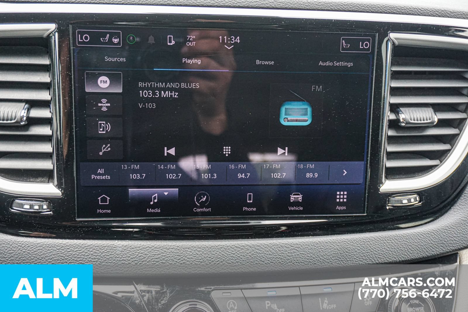 Used 2023 Chrysler Pacifica Touring-L FWD image 43