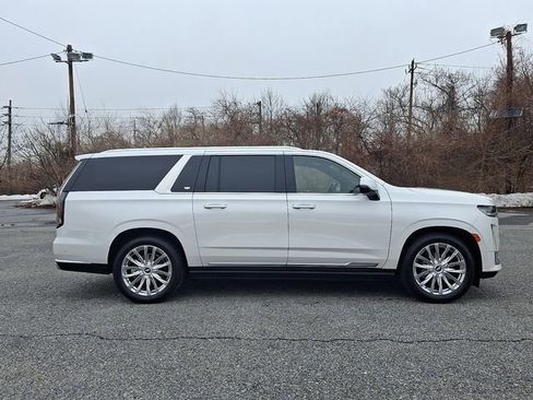 Used 2024 Cadillac Escalade ESV Premium Luxury w/ Performance Package image 7