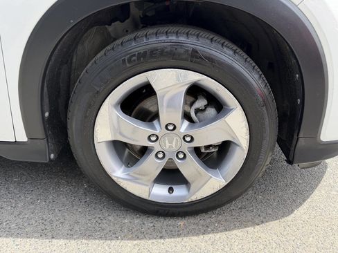 Used 2022 Honda HR-V LX image 13