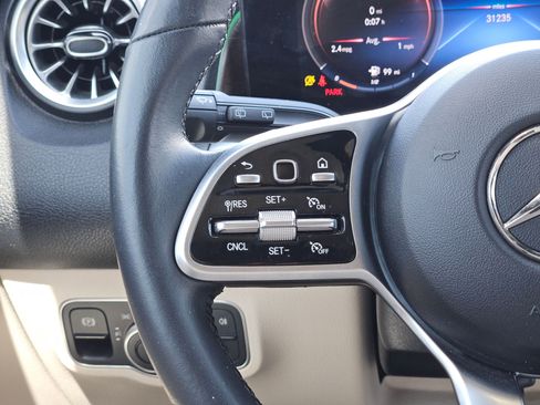 Used 2022 Mercedes-Benz GLB 250 image 21