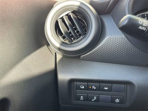 New 2025 Nissan Kicks Play S image 17