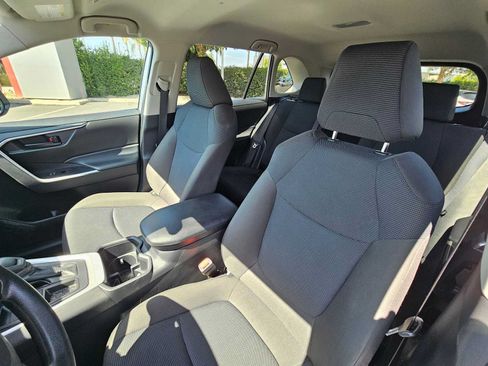 Certified 2025 Toyota RAV4 LE FWD image 21