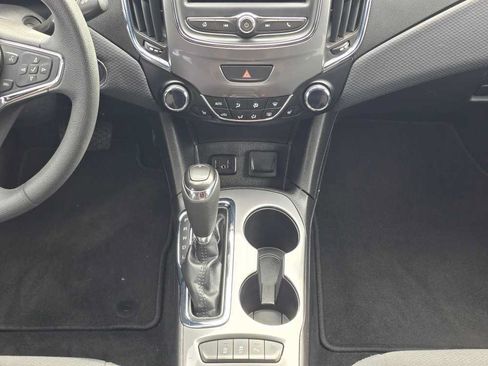 Used 2019 Chevrolet Cruze LT w/ Convenience Package FWD image 13