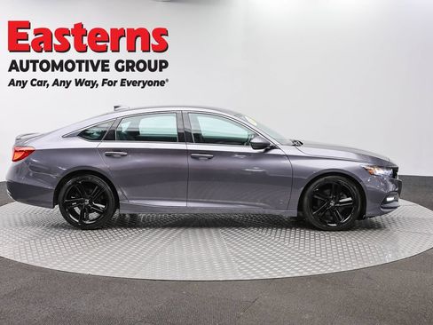 Used 2018 Honda Accord Sport image 4