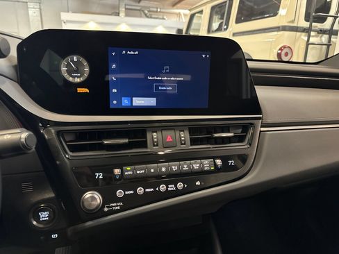 Used 2024 Lexus ES 350 w/ Accessory Package (Z2) FWD image 31